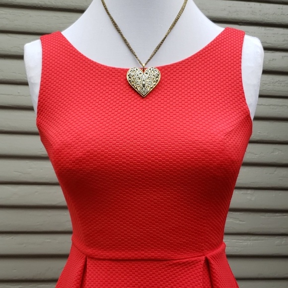 Cute dress - Picture 2 of 7